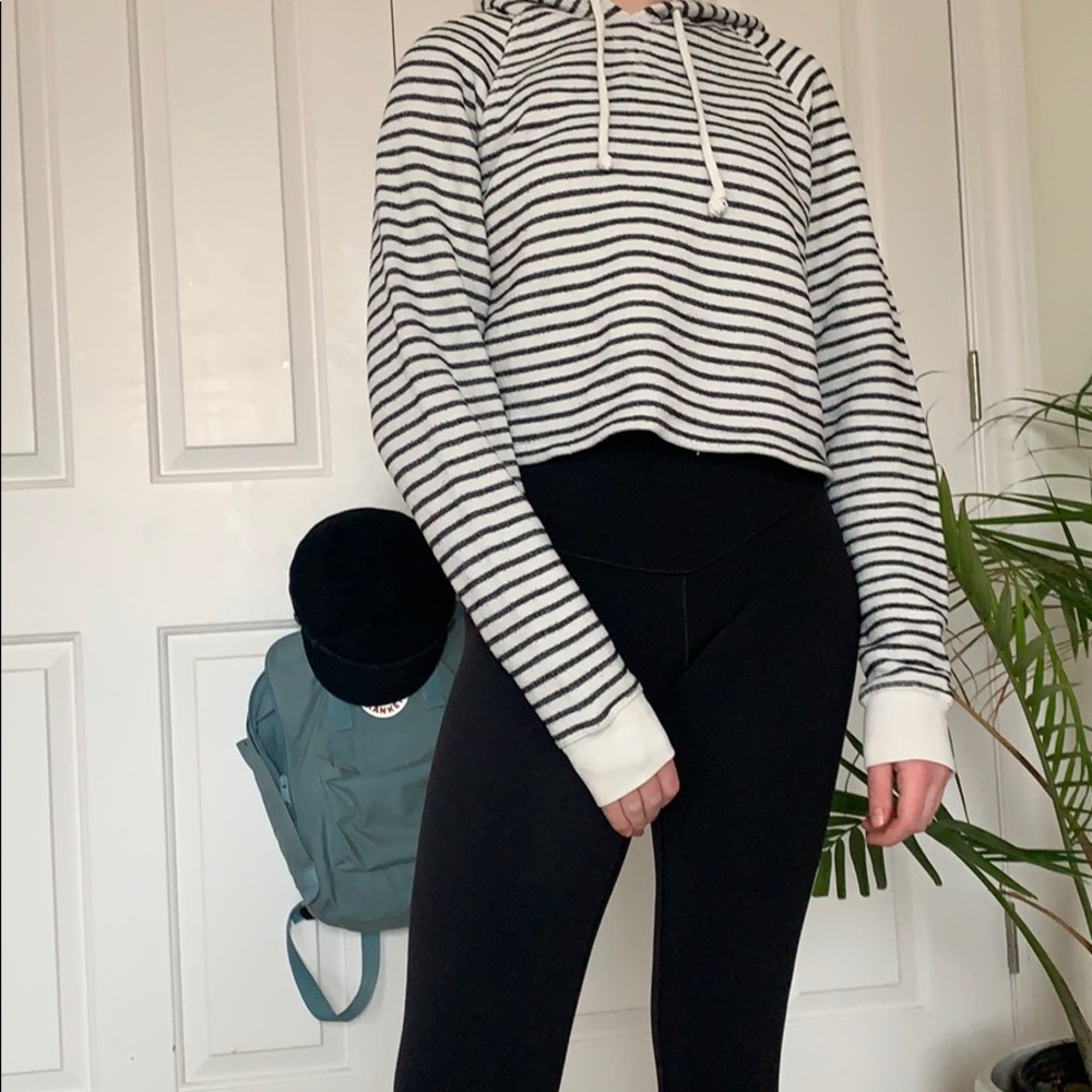 Cropped Stripped Sweatshirt